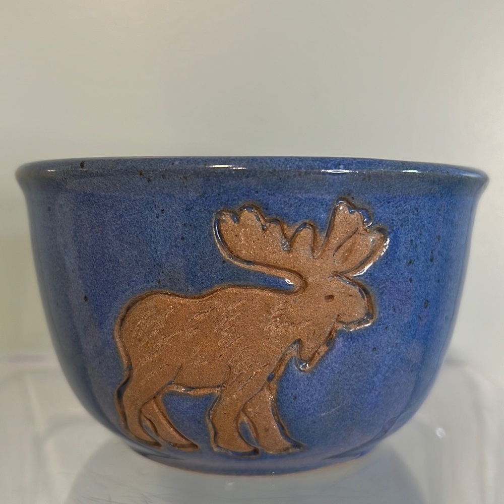 Collection Circle Moose Tracks Blue Bowl.‎